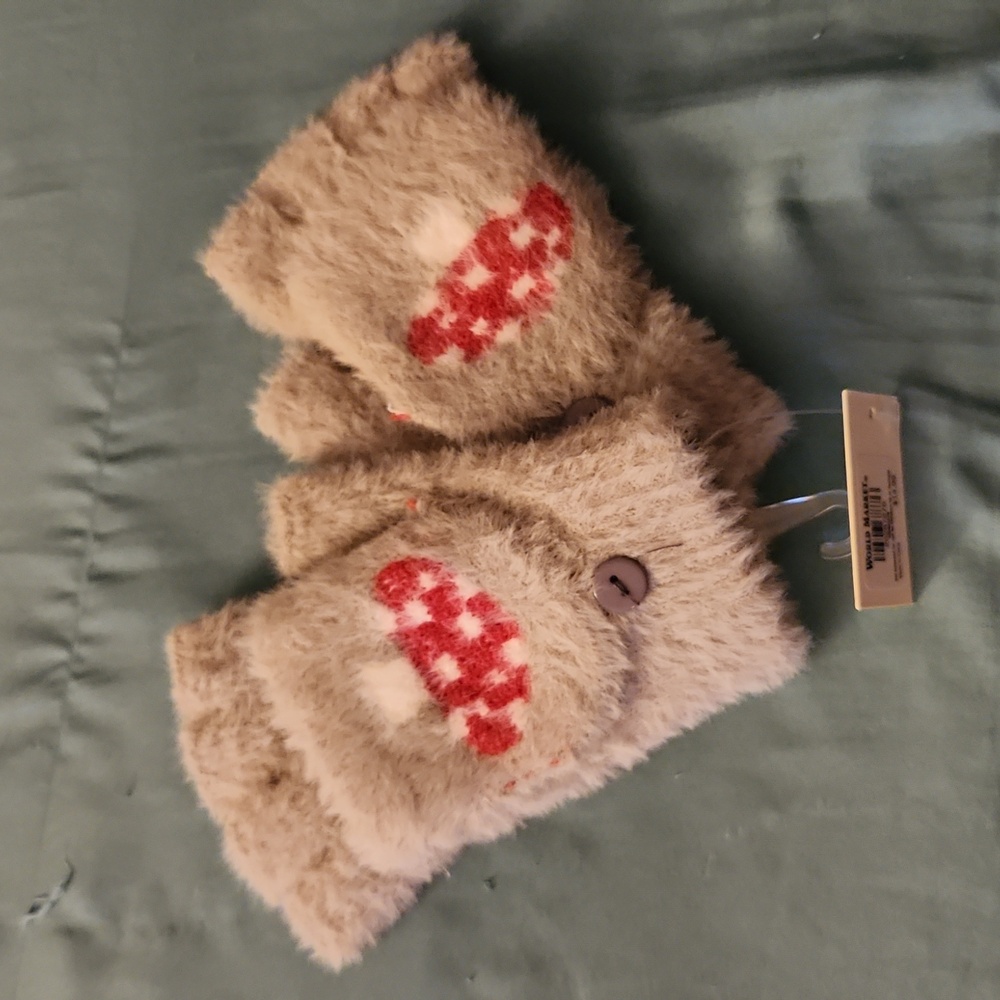 World Market Gloves/ Mittens